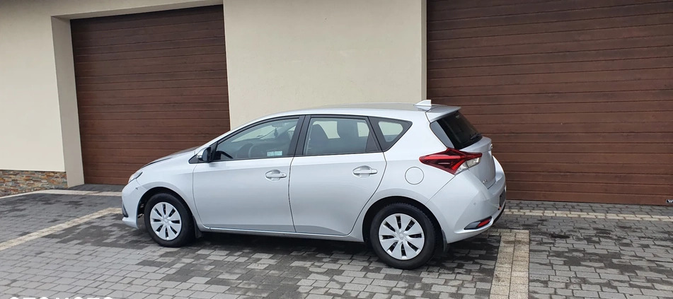 Toyota Auris cena 20500 przebieg: 100351, rok produkcji 2017 z Pasym małe 79